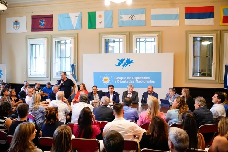 La reunión entre los gobernadores y los diputados y senadores del PJ