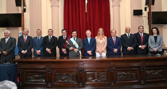 El gobernador Sáenz tomó juramento al gabinete que lo acompañará en el nuevo periodo constitucional