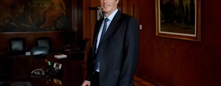 Santiago Bausili asume la presidencia del Banco Central y el nuevo directorio prepara las primeras medidas
