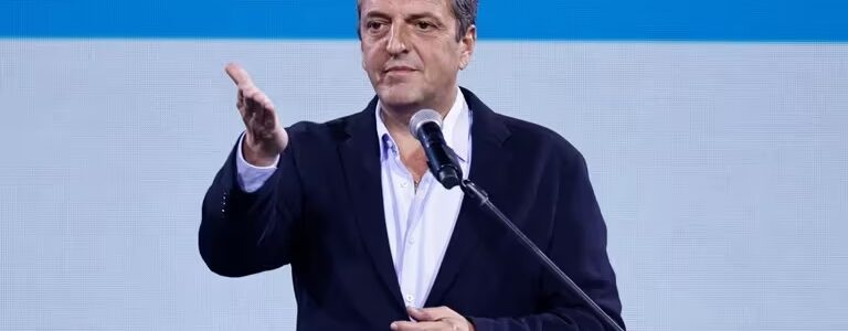 Massa redefine su lugar en el peronismo en tiempos de Milei presidente y se reparte entre la política y la actividad privada