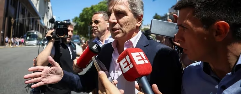 Seguirán las restricciones para operar con dólares y se esperan los anuncios de Caputo luego del cierre de los mercados