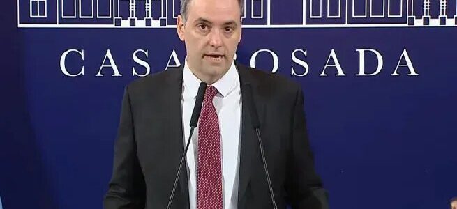 Reducción de oficinas públicas y suspensión de la pauta oficial: más medidas del «plan motosierra»