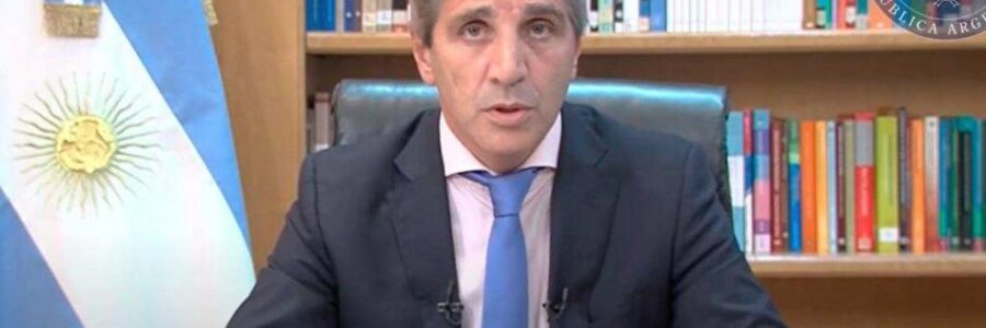 Luis Caputo anunció las primeras medidas del Plan Motosierra: el dólar oficial pasará a cotizar 800 pesos