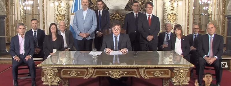 Una por una, las 30 medidas de desregulación económica que anunció el Presidente