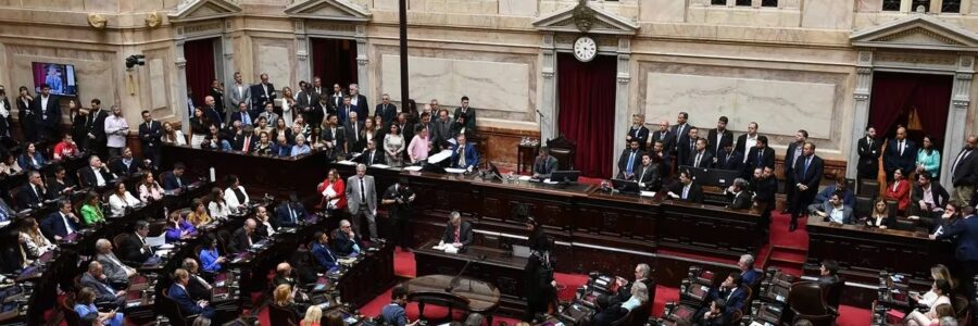 Tras un mes de negociaciones y con un texto modificado, el Gobierno enfrenta su mayor desafío para aprobar la Ley Ómnibus