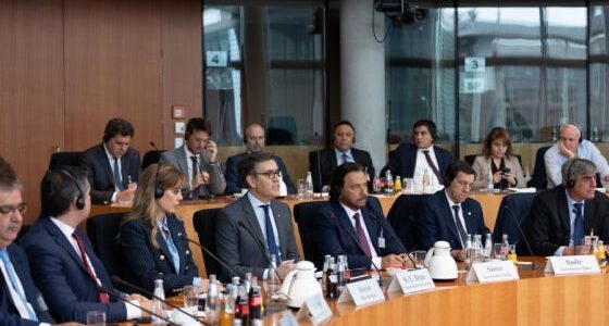 Gustavo Sáenz presentó la riqueza minera de Salta en el Parlamento alemán y al Ministerio de Economía y Clima