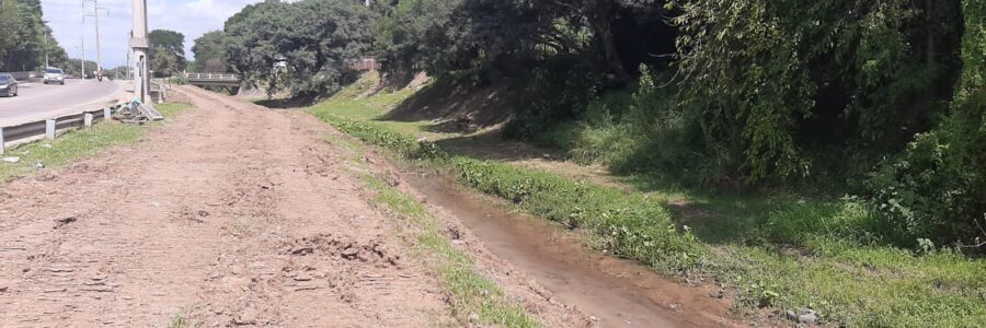 Avanza la limpieza del canal Juan XXIII en zona oeste