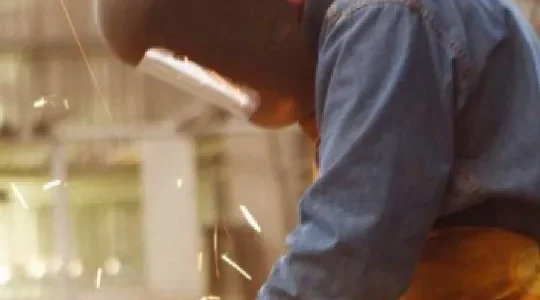 Ejecución 0: el Gobierno frenó los programas de apoyo a la industria y las PyMES