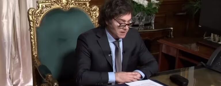 Con eje en la defensa del plan económico, Javier Milei encabezará esta noche una nueva cadena nacional