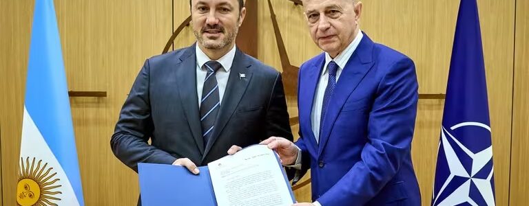 Petri solicitó en Bruselas que Argentina sea considerada “socio global” de la OTAN