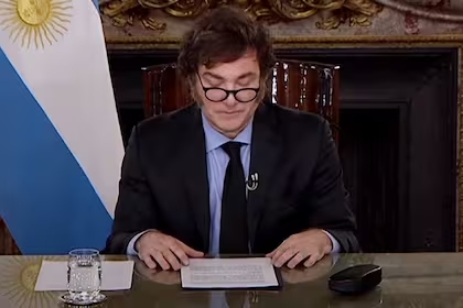 Milei anunció un superávit fiscal del 0,2% en el primer trimestre del año: “Este milagro económico responde a la motosierra”