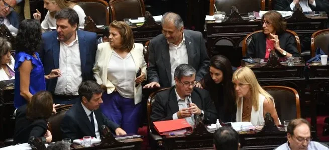 Aumento de sueldos en el Senado: UP presentó un proyecto para fijar tope de haberes
