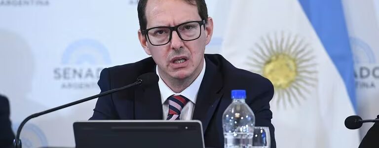 Las razones económicas detrás del apuro del Gobierno por la Ley Bases: 2 billones de pesos de recaudación extra