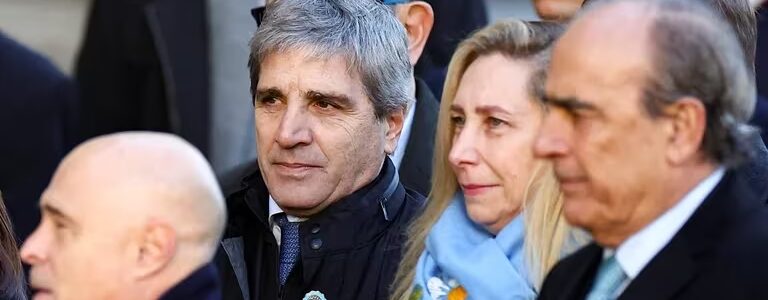 Guillermo Francos y Luis Caputo toman fuerza ante una posible reorganización del Gobierno y la creación del Consejo de Mayo