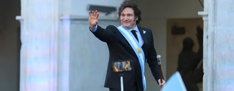 Javier Milei enfrenta horas cruciales por la Ley Bases y se mantiene la tensión por el posible reordenamiento de su gabinete