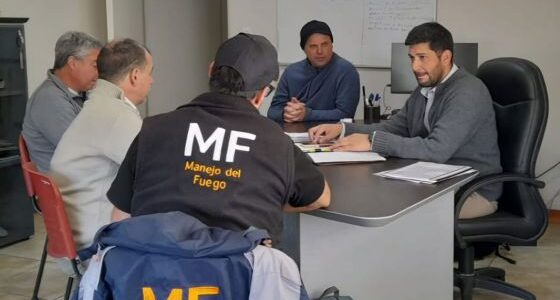 Trabajan para reducir los riesgos de incendios forestales en zonas productivas