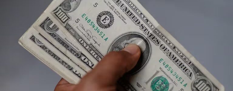 Menos cepo: quiénes podrán volver comprar dólar MEP y contado con liqui desde hoy
