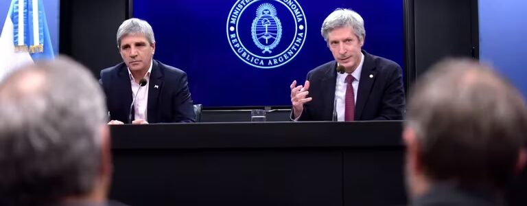 Cepo cambiario: el Gobierno analiza con el FMI bajo qué condiciones podría levantar los controles al dólar