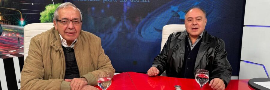 BRUJULA CON MANUEL SANTIAGO GODOY