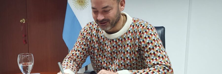 El municipio firmó un convenio con Óptica Total en beneficio de vecinos y empleados
