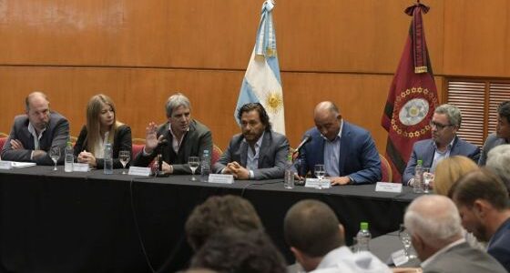 Mesa de diálogo entre Gobierno de Salta, Economía de Nación y sectores industrial, empresarial y productivo