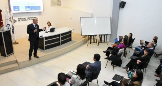 Economía del Conocimiento: profesionales salteños se capacitaron sobre el uso de la Inteligencia Artificial