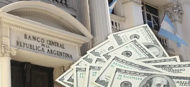 Dólar y reservas: el Gobierno ya destinó u$s12.400 millones a intervenir sobre la brecha