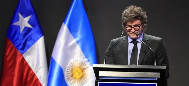 Javier Milei disertó en Chile y destacó que Argentina haya podido revertir el déficit energético