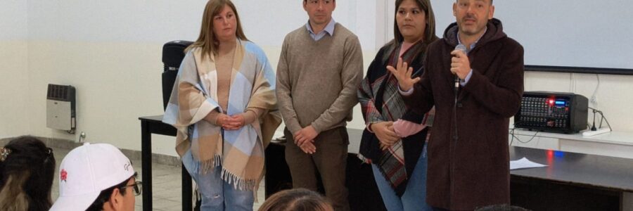 Cincuenta y seis jóvenes inician su entrenamiento laboral en empresas locales
