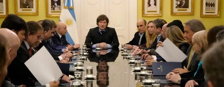 Jubilaciones: el Gobierno publicó el veto total a la ley de movilidad y mantuvo el bono de $70 mil