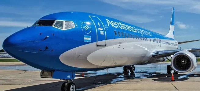 El Gobierno oficializó la declaración como «servicio esencial» del sector aerocomercial