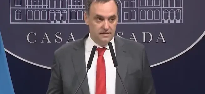 El vocero Manuel Adorni fue ascendido a ministro, en medio del ajuste presupuestario