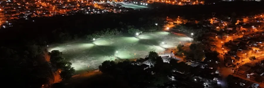 Colocaron nuevas luminarias en las canchas de Ampliación Norte Grande