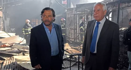 Incendio en el mercado San Miguel: Sáenz recorrió la zona afectada y se solidarizó con los puesteros