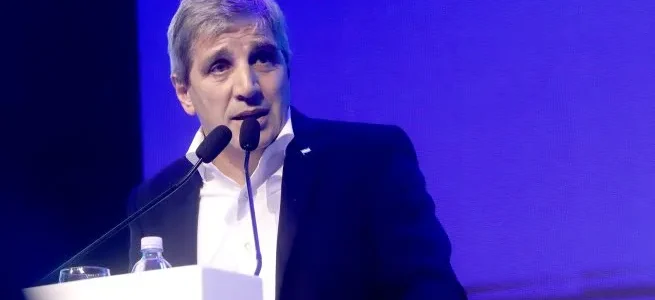 Canje de deuda: Luis Caputo negó que vaya a salir a los mercados globales y aclaró cómo pagará en enero