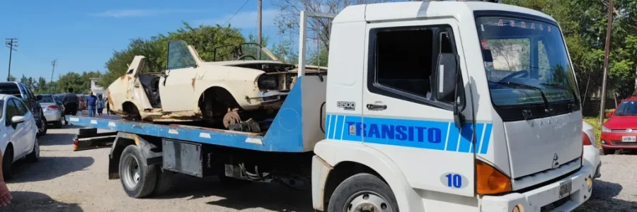 El fin de semana levantaron un auto abandonado en barrio Mosconi