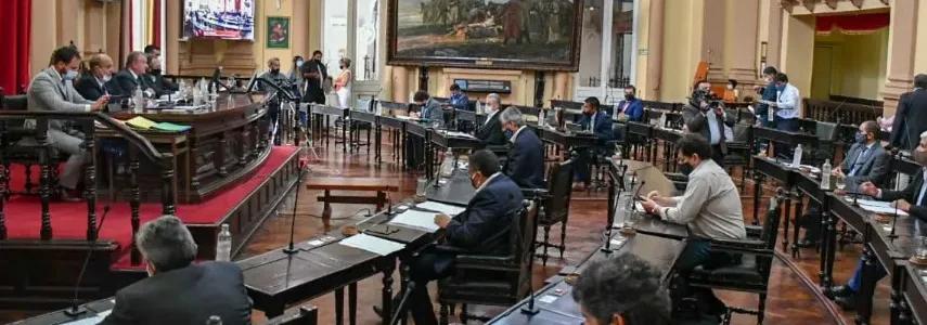 Senadores sesionaran el jueves por la tarde: Será por el feriado