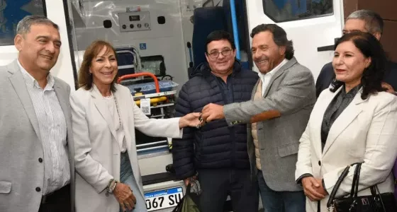El Gobernador entregó nuevas ambulancias y ya suman 106 durante la gestión