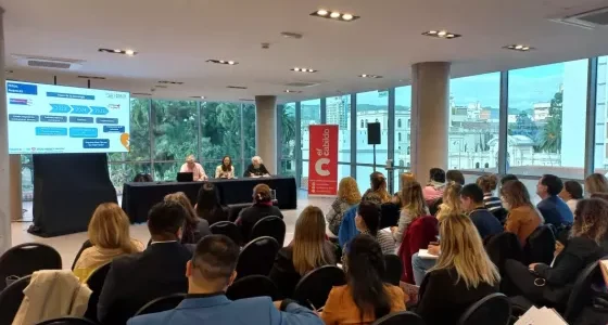 El Gobierno de Salta expuso a nivel internacional las políticas públicas de cuidado familiar a niñas y niños