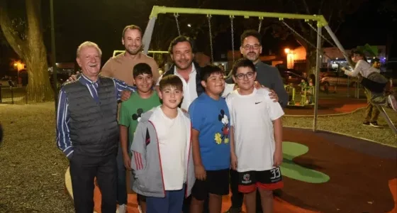 Final de obras en plaza Alvarado: el Gobernador y el Intendente recorrieron el renovado espacio