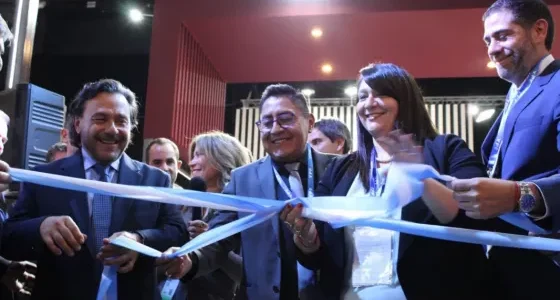 Gustavo Sáenz inauguró el stand de Salta en la feria Arminera
