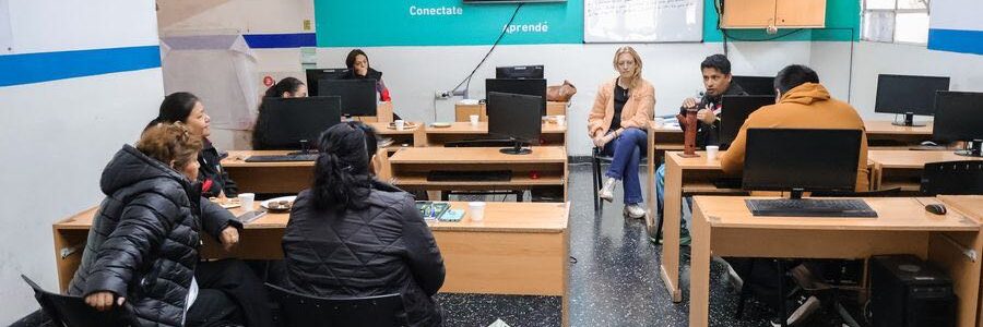 Charla informativa sobre el consumo problemático de sustancias.