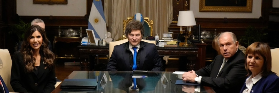 Javier Milei se reunió con una funcionaria de EEUU y firmó una carta de intención para que los argentinos ya no necesiten visa