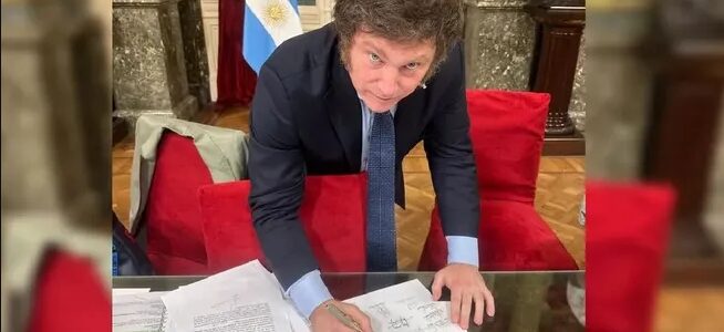Milei veta leyes de aumento a jubilados y de la emergencia en discapacidad en Argentina