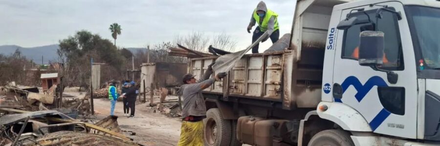 Tras el incendio en 20 de Junio la Municipalidad realiza tareas de saneamiento y limpieza