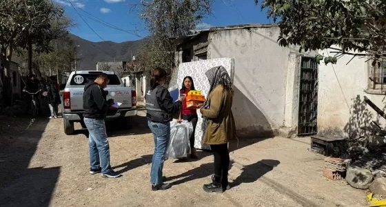 El Ministerio de Desarrollo Social refuerza la asistencia a familias afectadas por el incendio en barrio Ampliación 20 de Junio