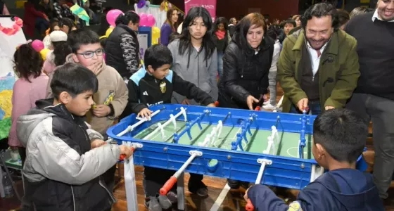 Junto a más de mil chicos el gobernador Sáenz celebró el mes de las Infancias con el festival «El escenario es nuestro»