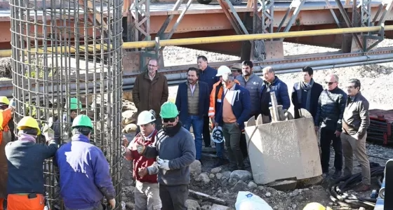 Inició la construcción del primer puente sobre río Vaqueros: El Gobernador recorrió las obras