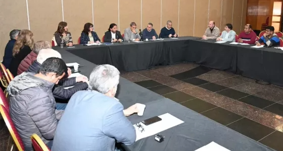 Sáenz encabezó la Mesa Multisectorial para fortalecer la salud pública y llevar especialistas al interior salteño