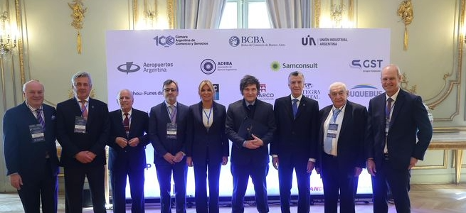 Los principales empresarios reiteraron su apoyo al plan económico, pero temen por riesgos políticos